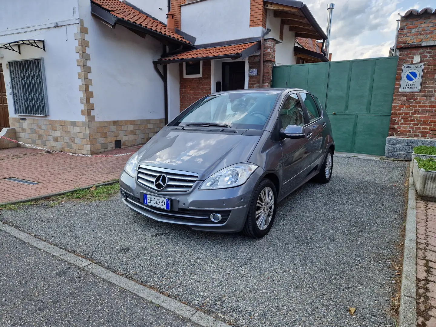 Mercedes-Benz A 180 1.7 115CV "69.100 km" Sens. postegg., Servo, Clima Gris - 1