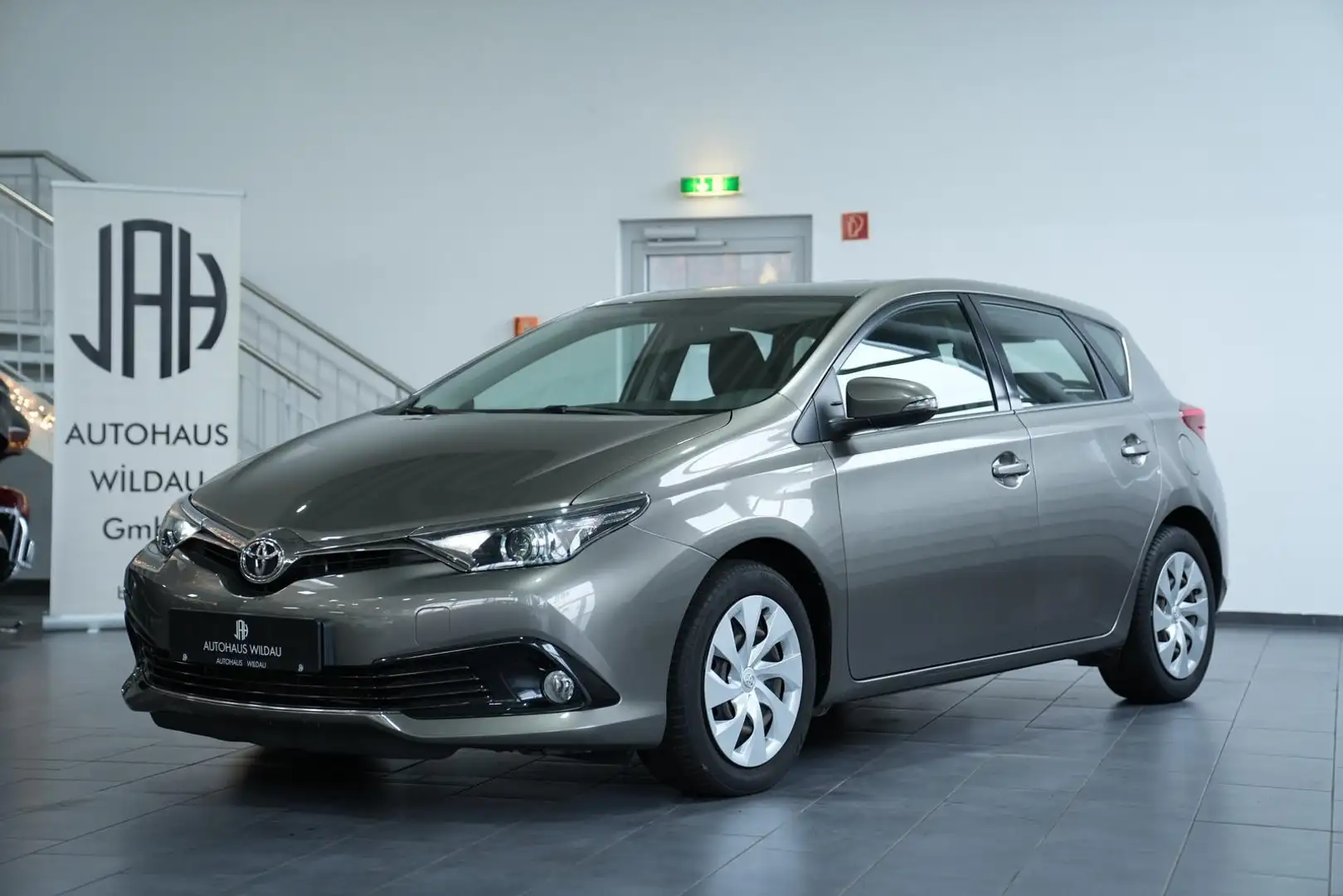 Toyota Auris Comfort Grau - 2