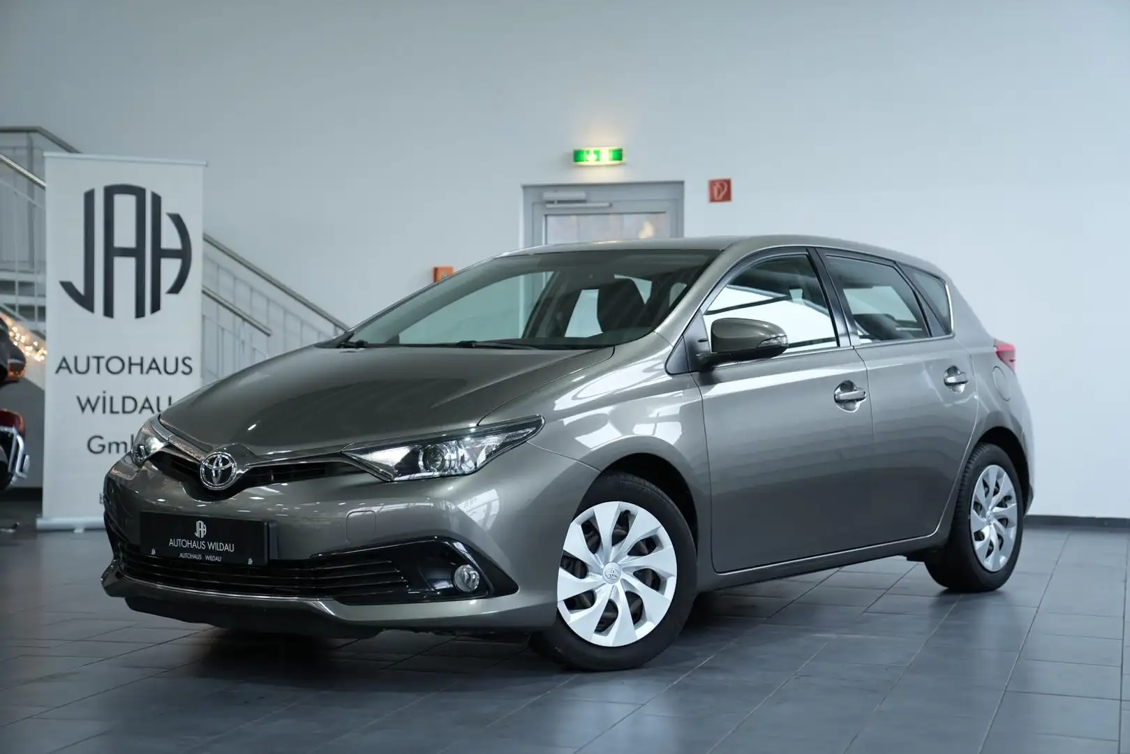 Toyota Auris Comfort Grau - 1