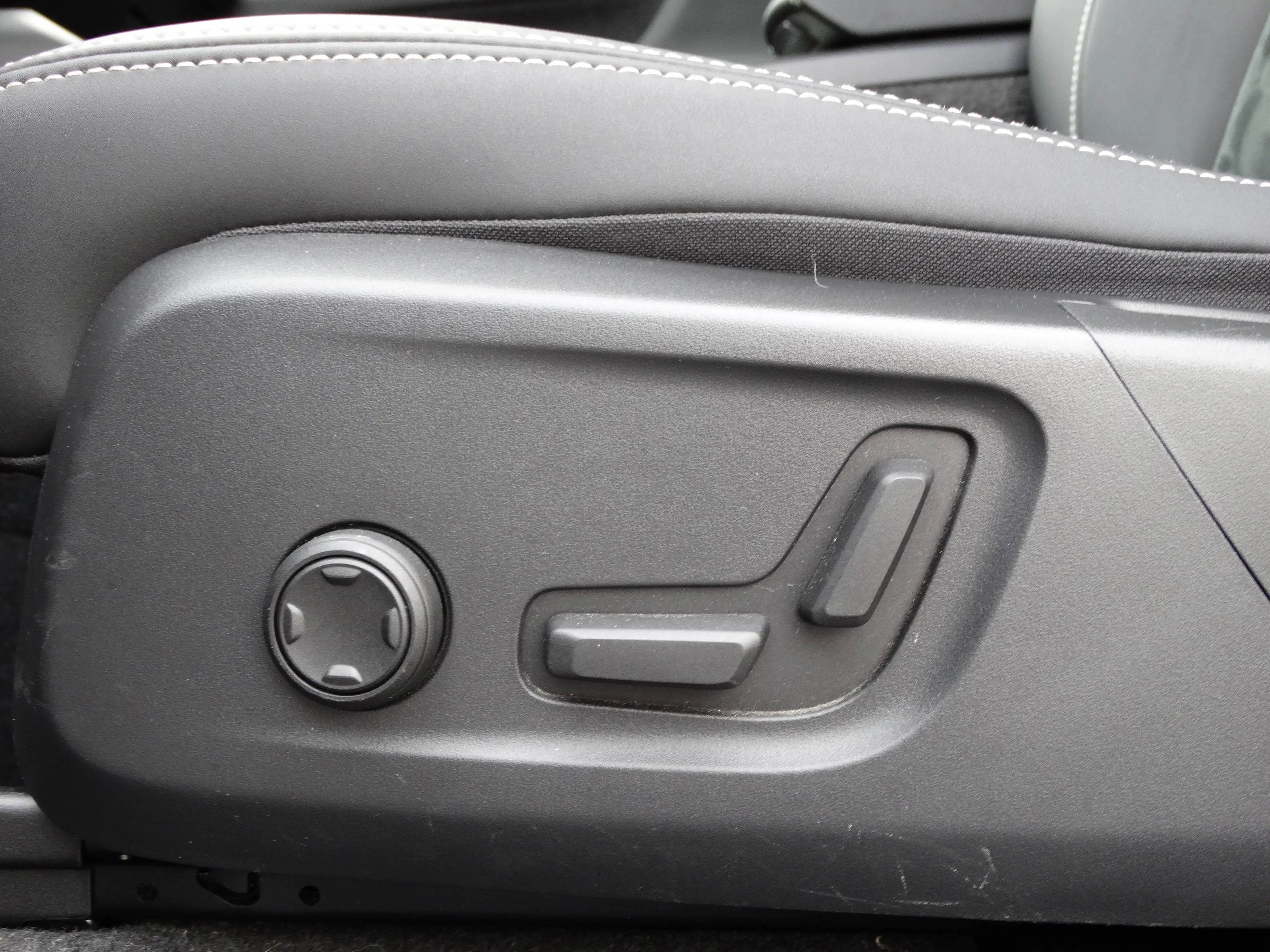 Volvo C40 Ultimate Recharge Pure Electric Twin Motor AWD — photo 19