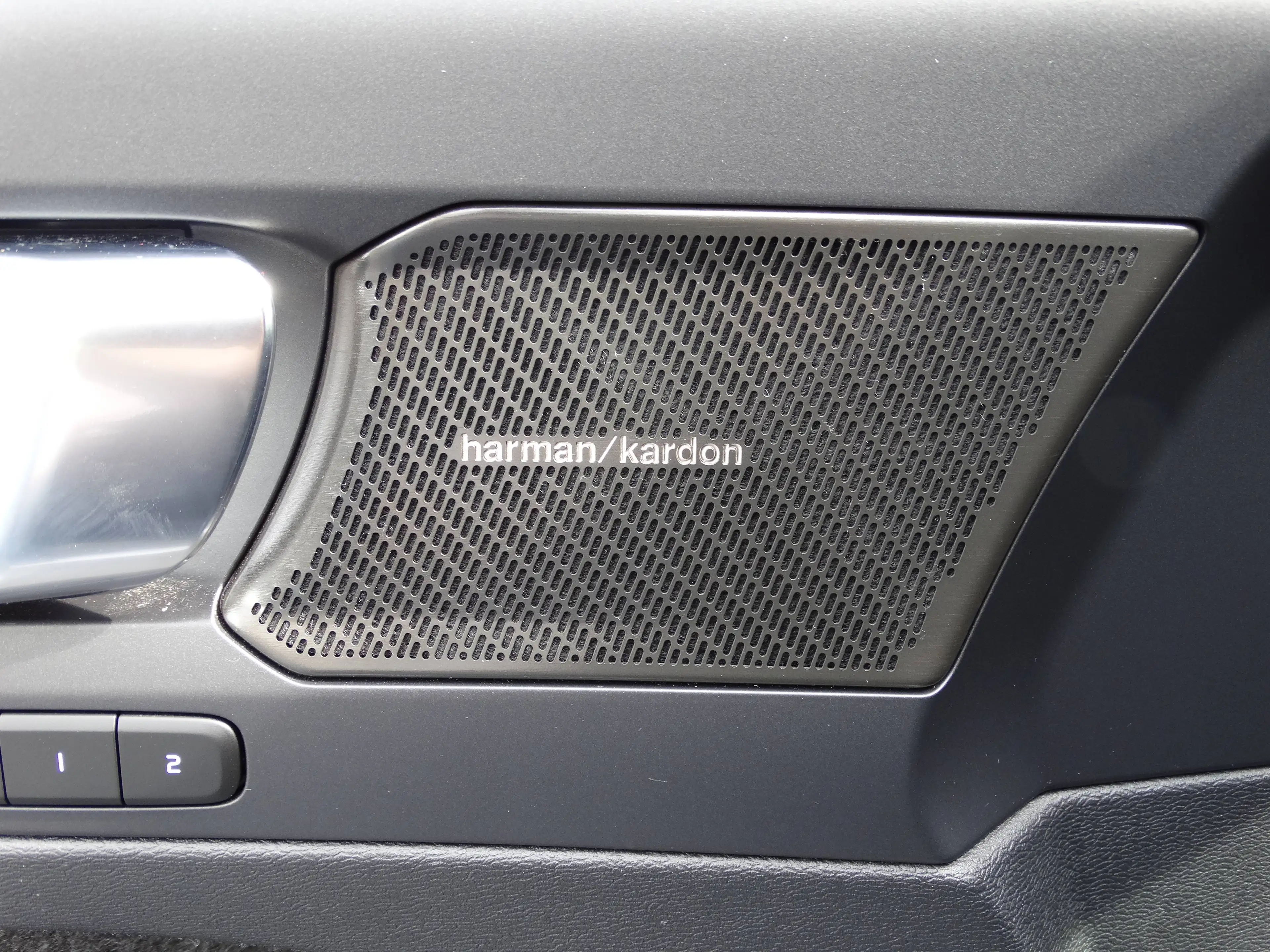 Volvo C40 Ultimate Recharge Pure Electric Twin Motor AWD — photo 18