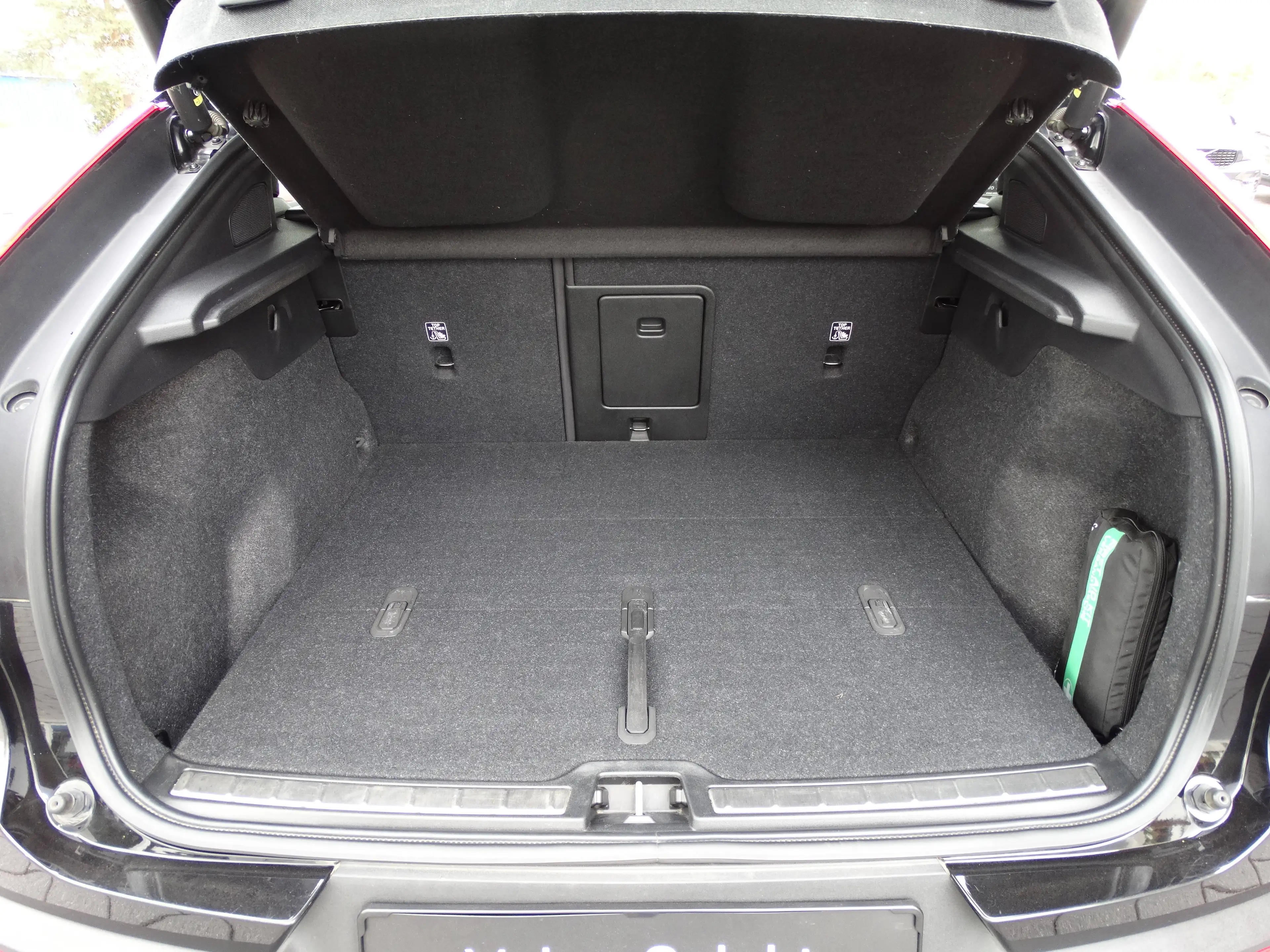 Volvo C40 Ultimate Recharge Pure Electric Twin Motor AWD — photo 17