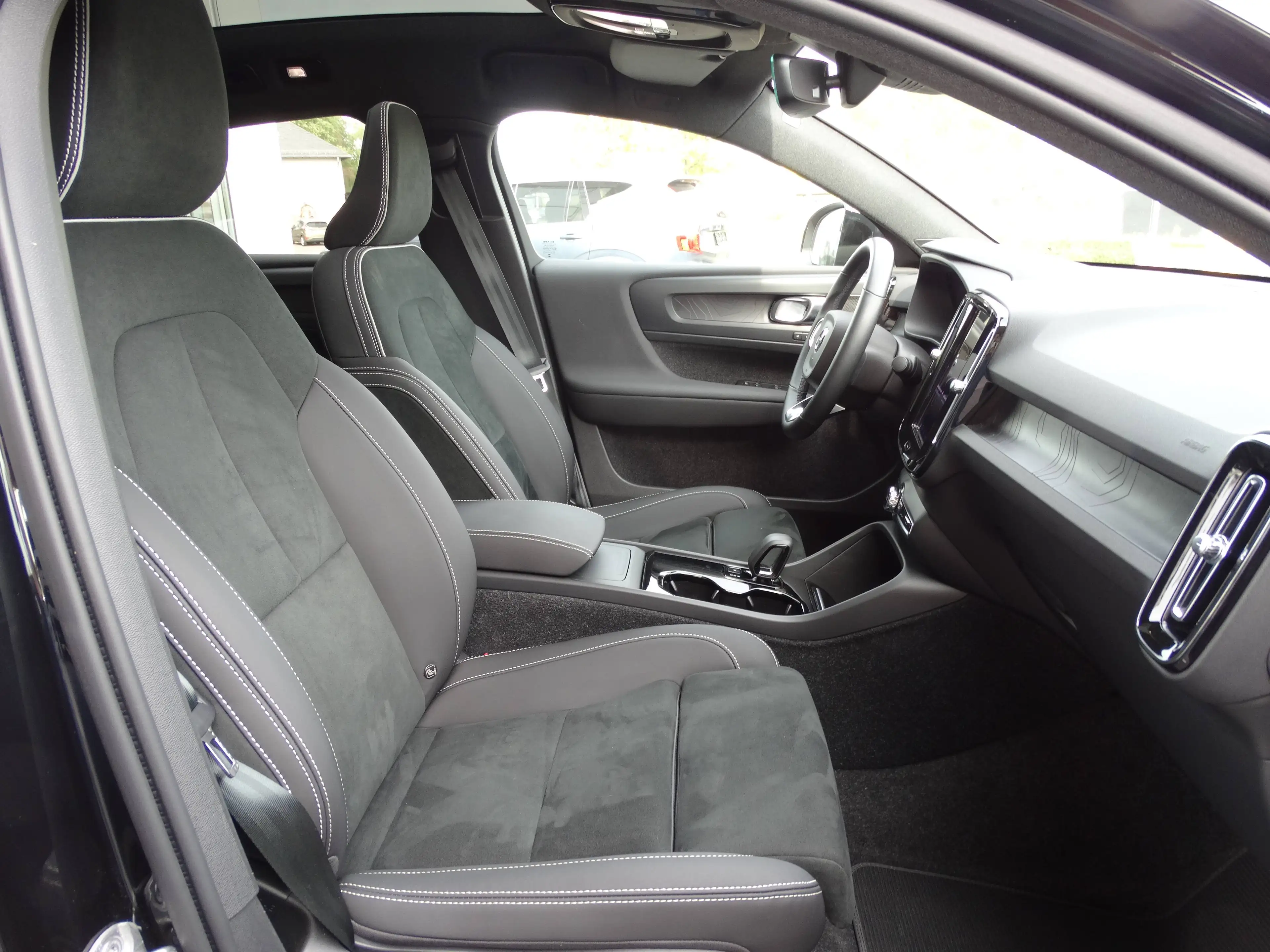 Volvo C40 Ultimate Recharge Pure Electric Twin Motor AWD — photo 15