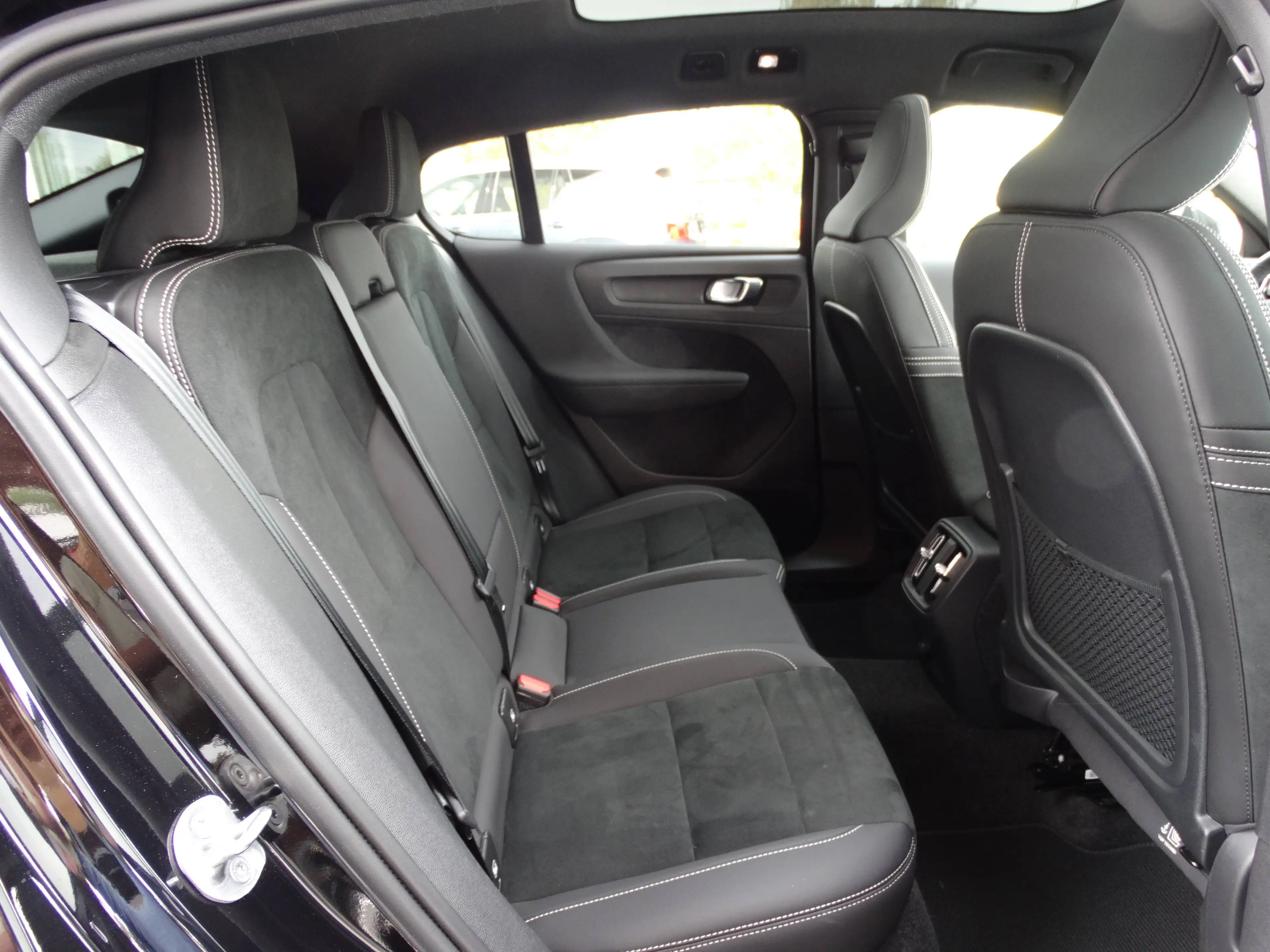 Volvo C40 Ultimate Recharge Pure Electric Twin Motor AWD — photo 16