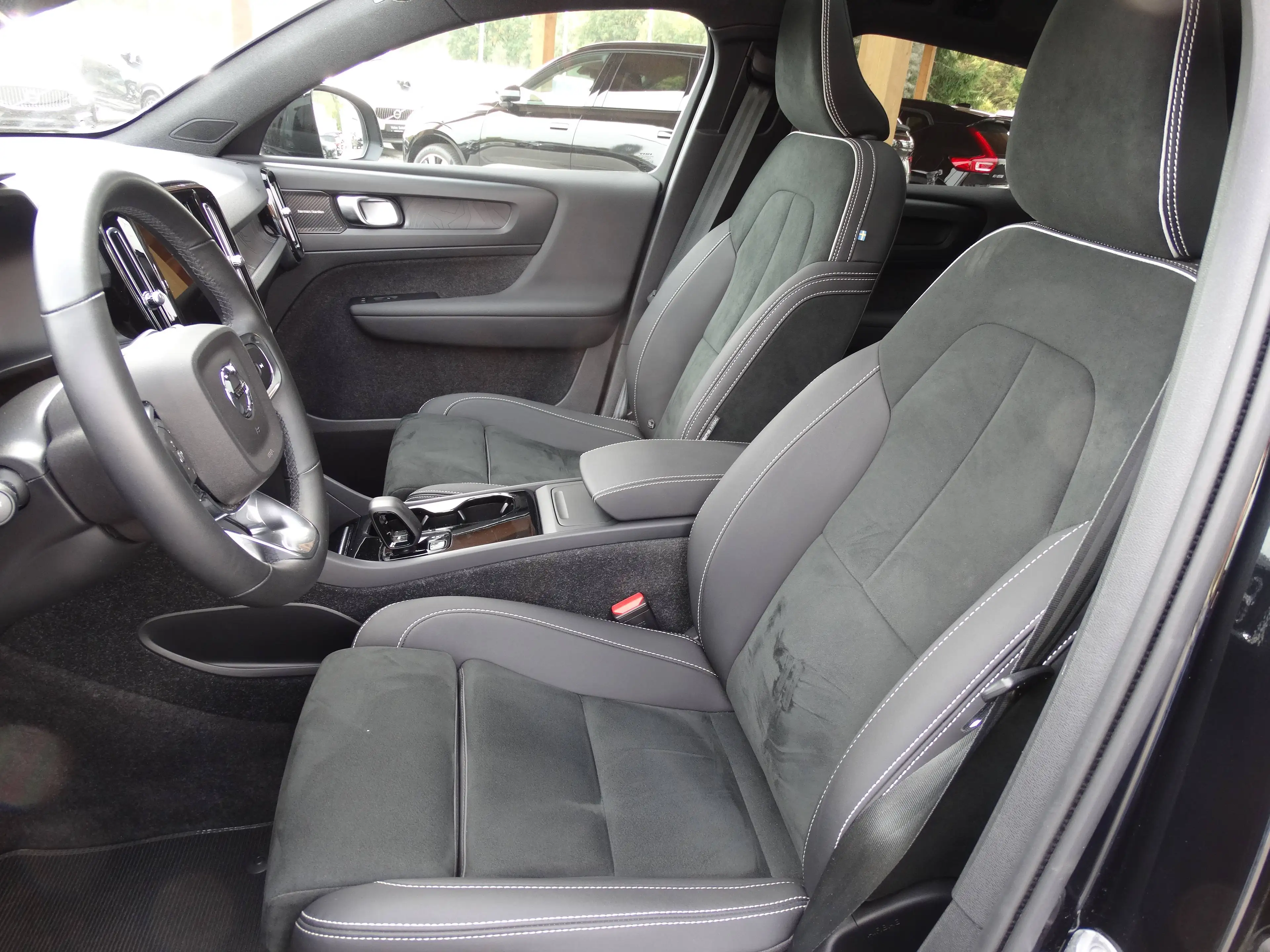 Volvo C40 Ultimate Recharge Pure Electric Twin Motor AWD — photo 13