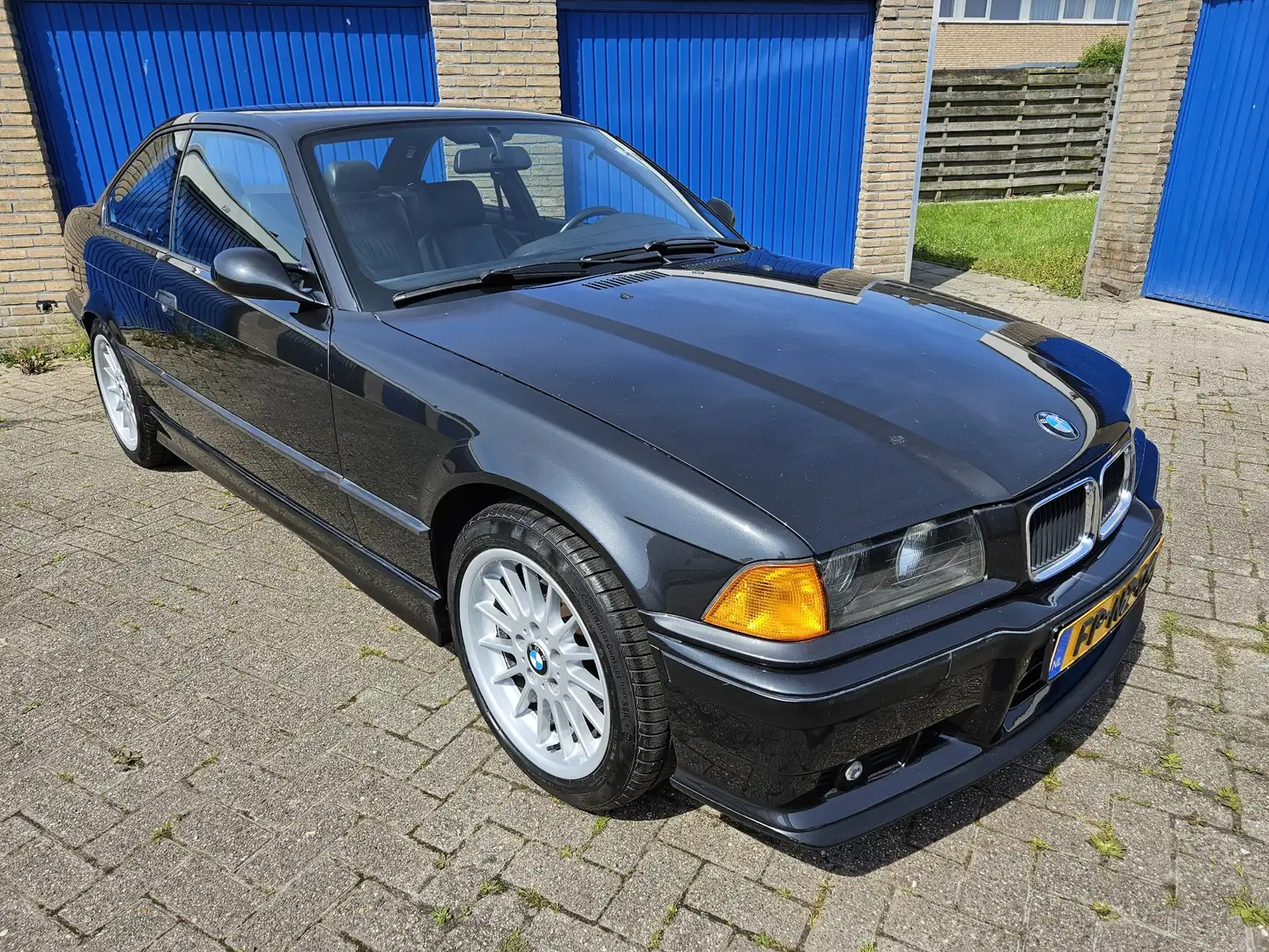 BMW 740 BMW E36 325i 1992 Coupe M pakket Diamantschwarz Noir - 1