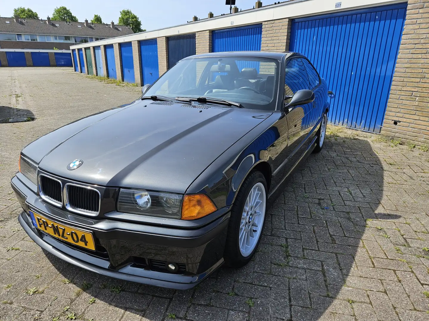 BMW 740 BMW E36 325i 1992 Coupe M pakket Diamantschwarz Noir - 2
