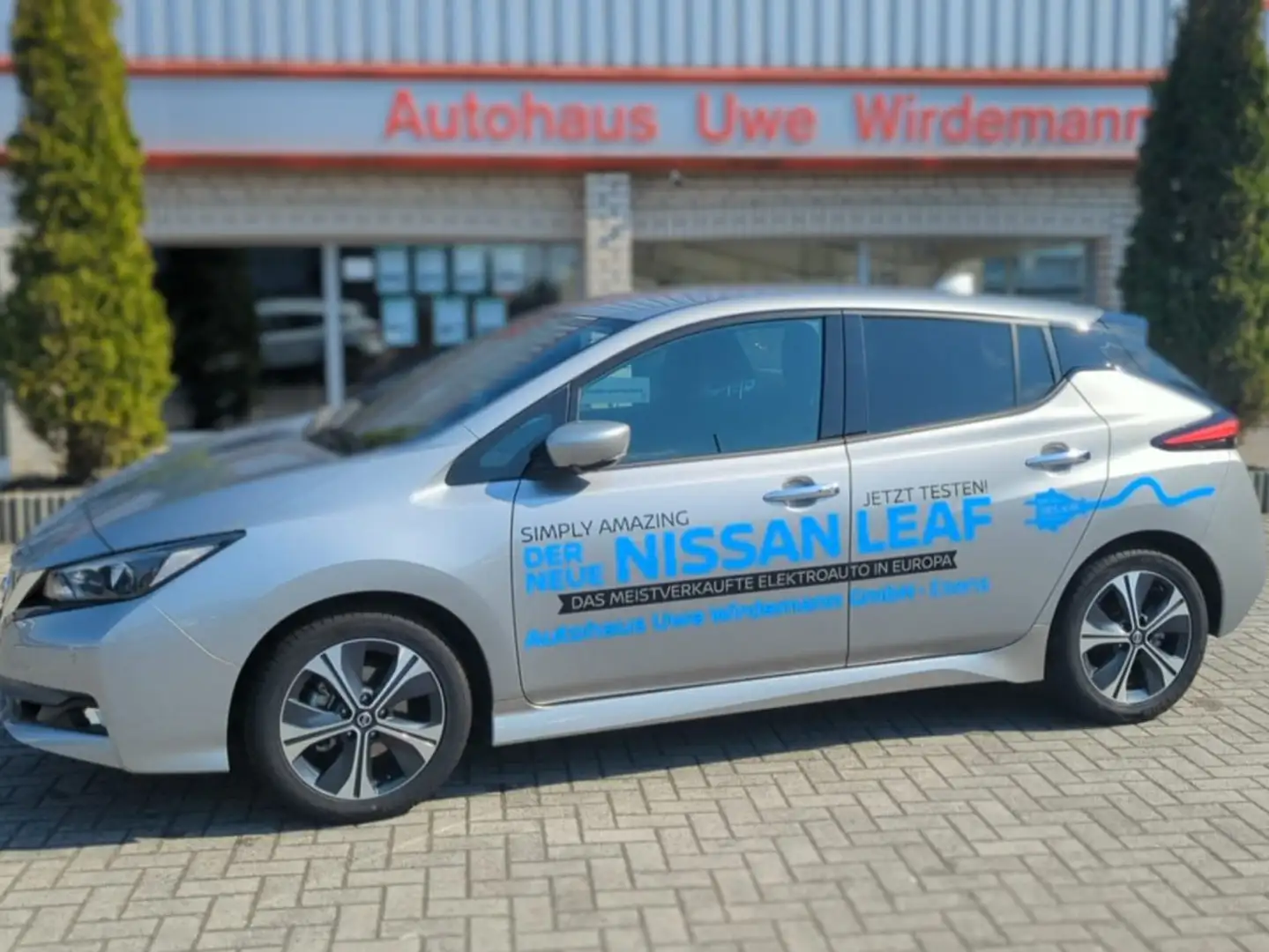 Nissan Leaf 40 kWh N-Connecta - Navi, Allwetter, Sitzheizung Silber - 1