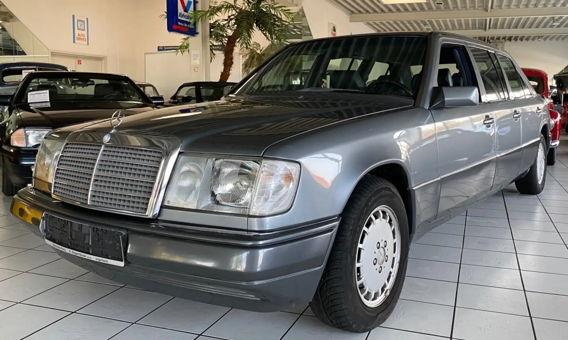 Mercedes-Benz E 260 Pullman im Topzustand Azul - 2