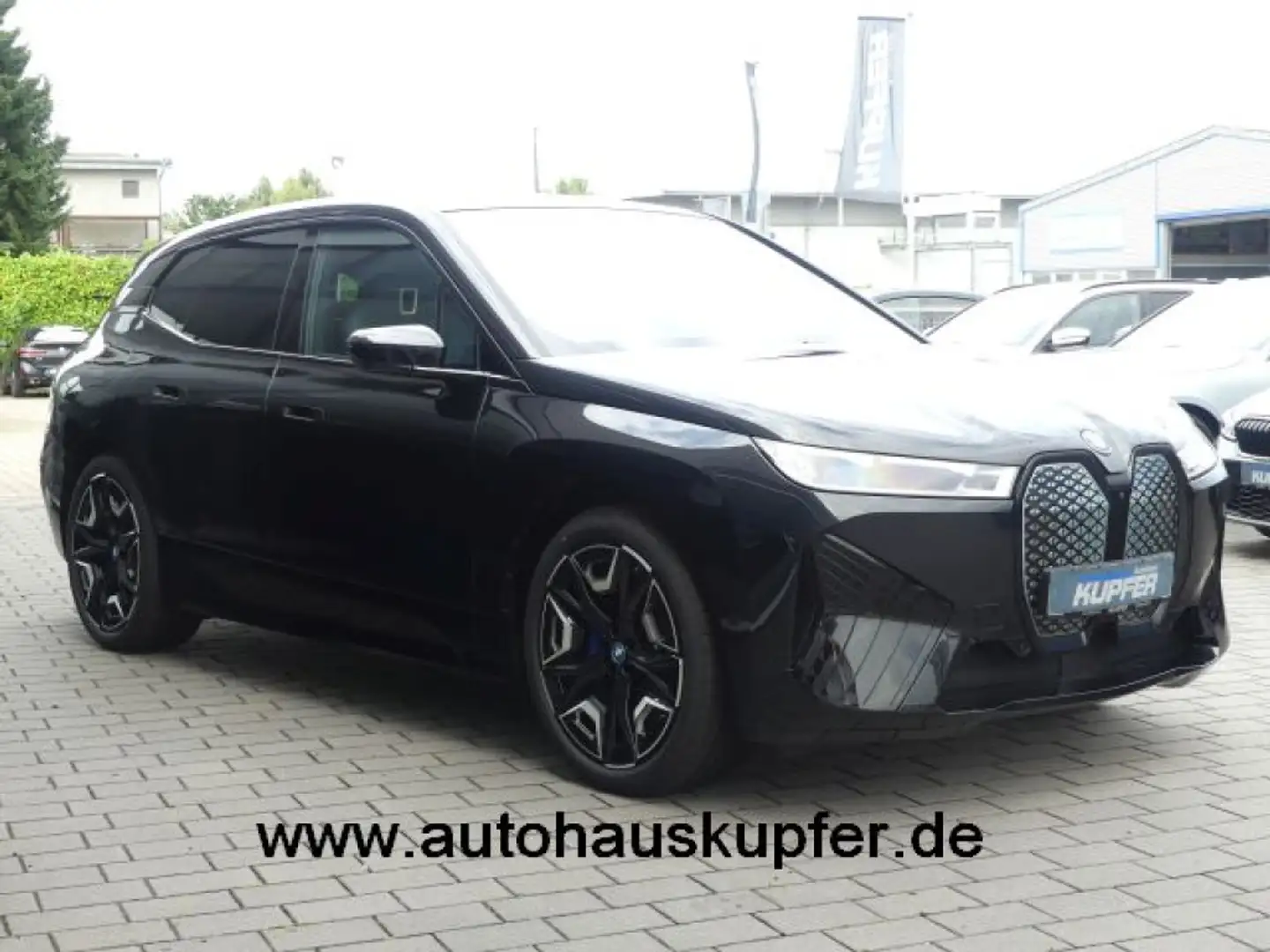 BMW iX xDrive50 Sportpak.AHK°22-°LASER*bel.Massages Černá - 2