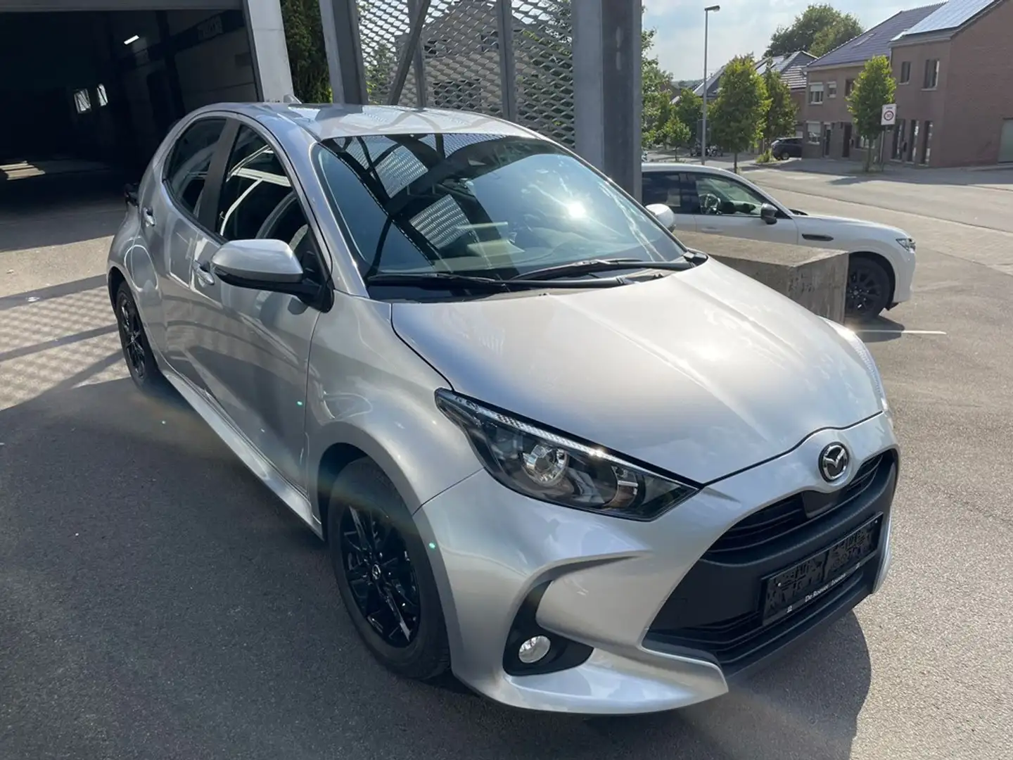 Mazda 2 Hybrid VVT-i Pure + Plus Pack CVT Plateado - 2