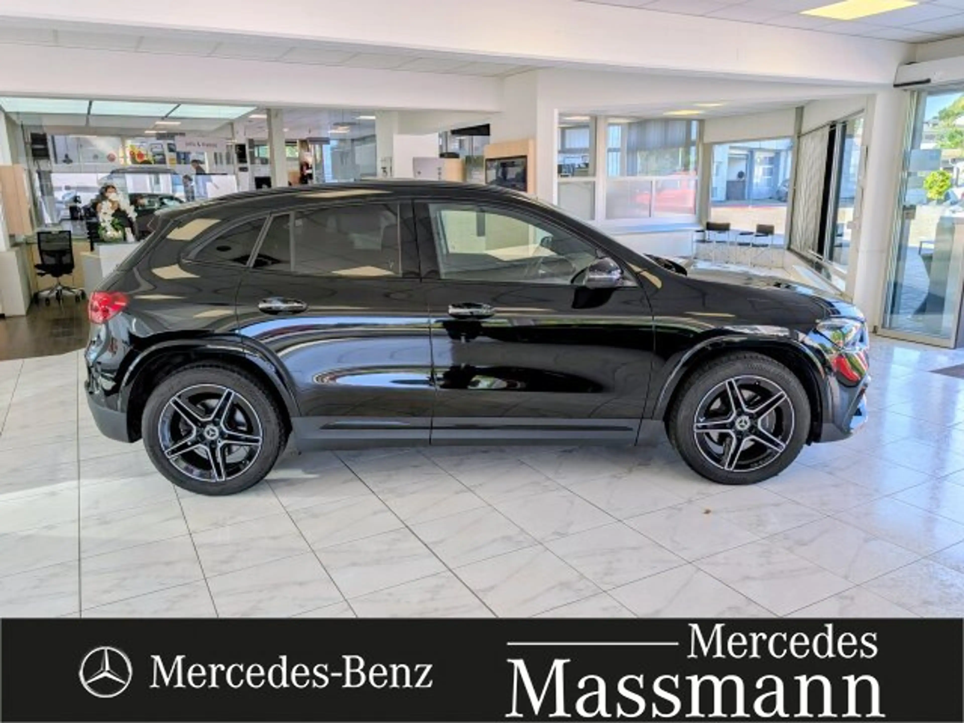 Mercedes-Benz GLA 220 GLA 220 d 4MATIC AMG Line Navi/Pano.-Dach/Styling — photo 4