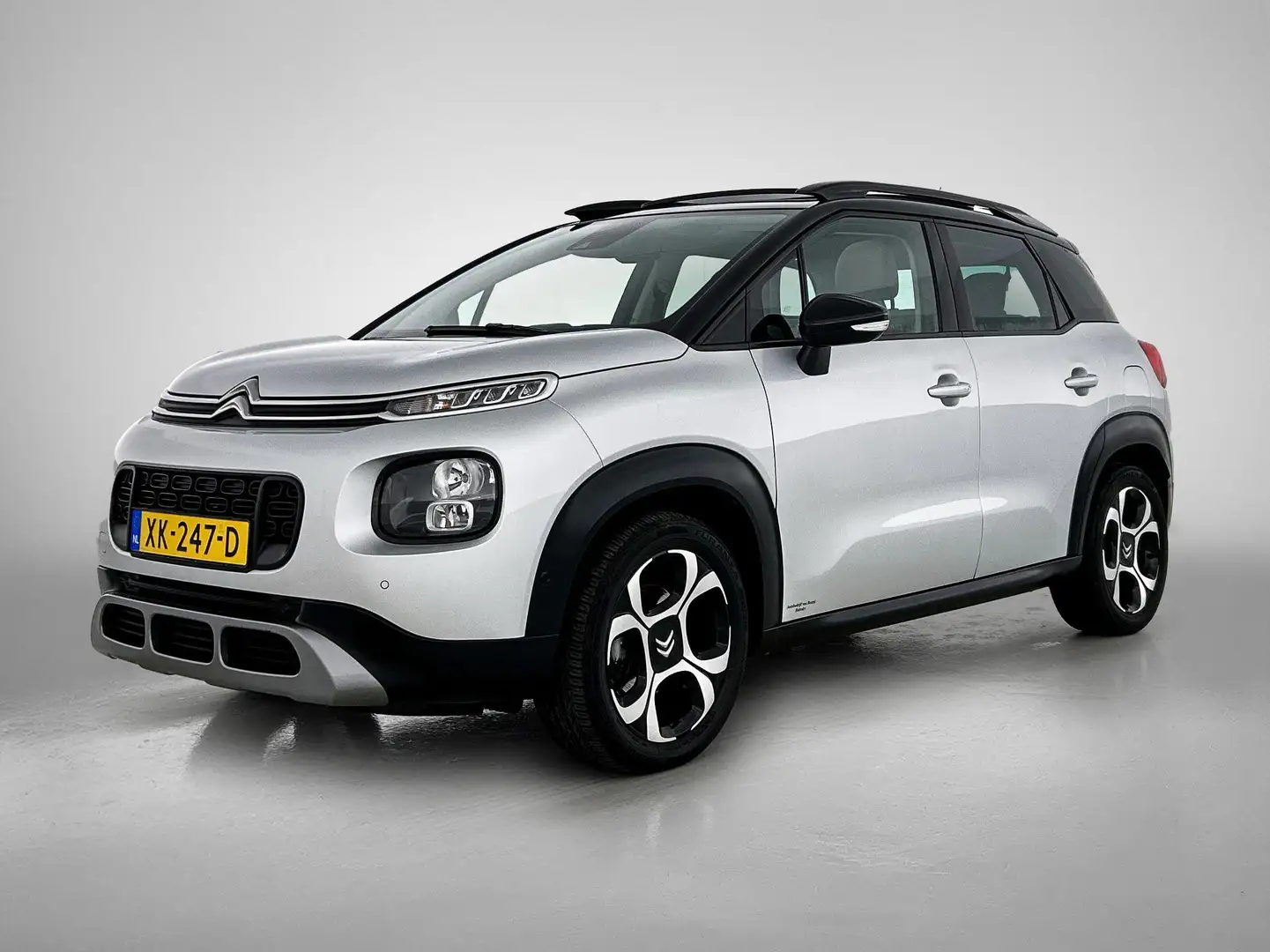 Citroen C3 Aircross 1.2 PureTech 110pk S&S Shine | Navi | Panoramadak Grijs - 1