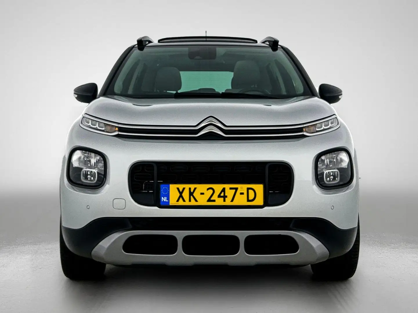 Citroen C3 Aircross 1.2 PureTech 110pk S&S Shine | Navi | Panoramadak Grijs - 2