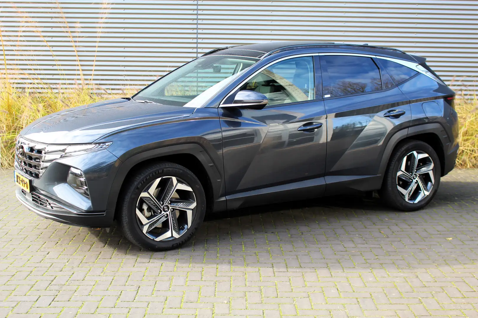 Hyundai TUCSON 1.6 T-GDI PHEV Comfort Smart 4WD I PANO.DAK I NAVI Grau - 2