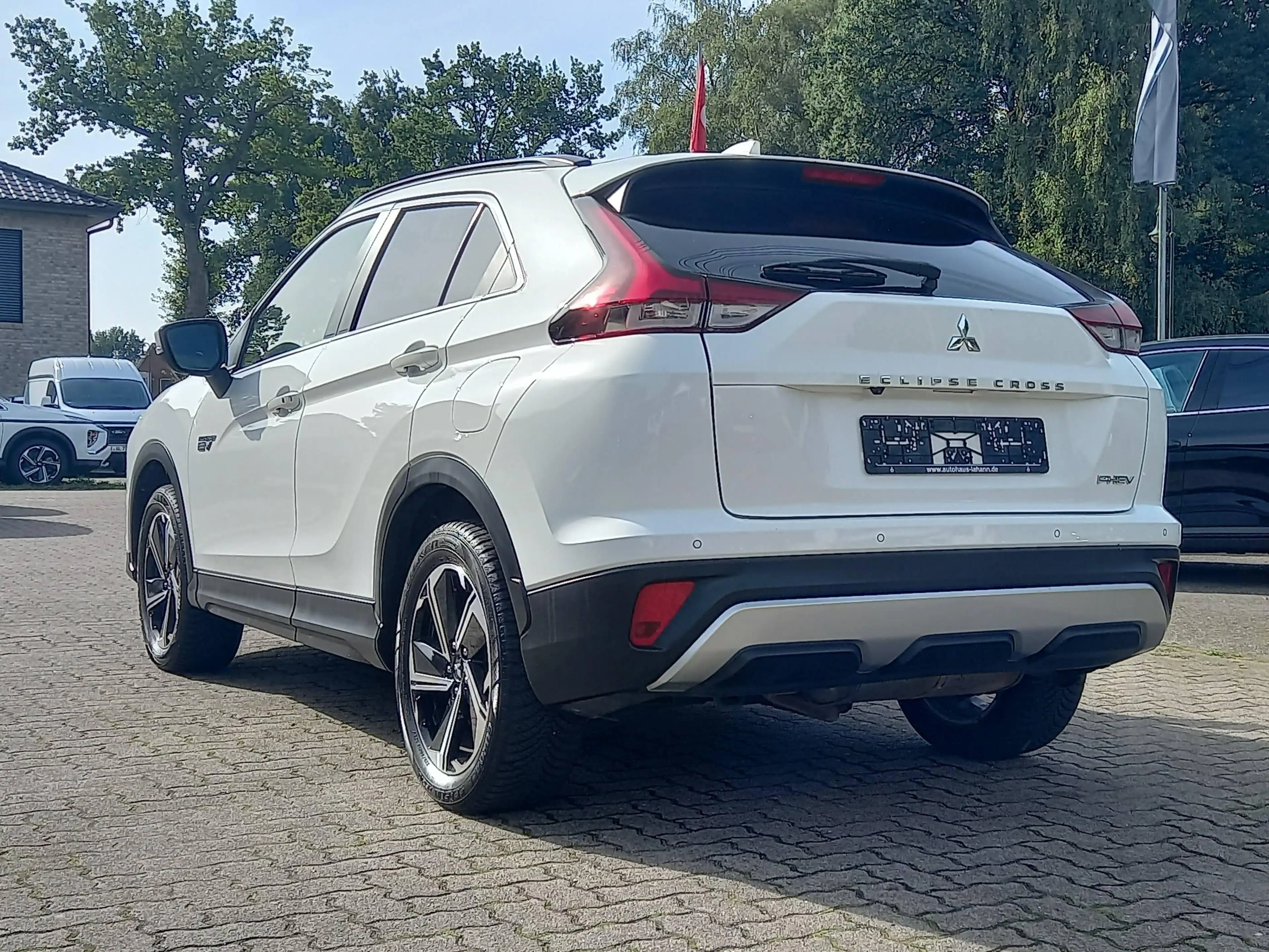 Mitsubishi Eclipse Cross Plus Hybrid 4WD — photo 3