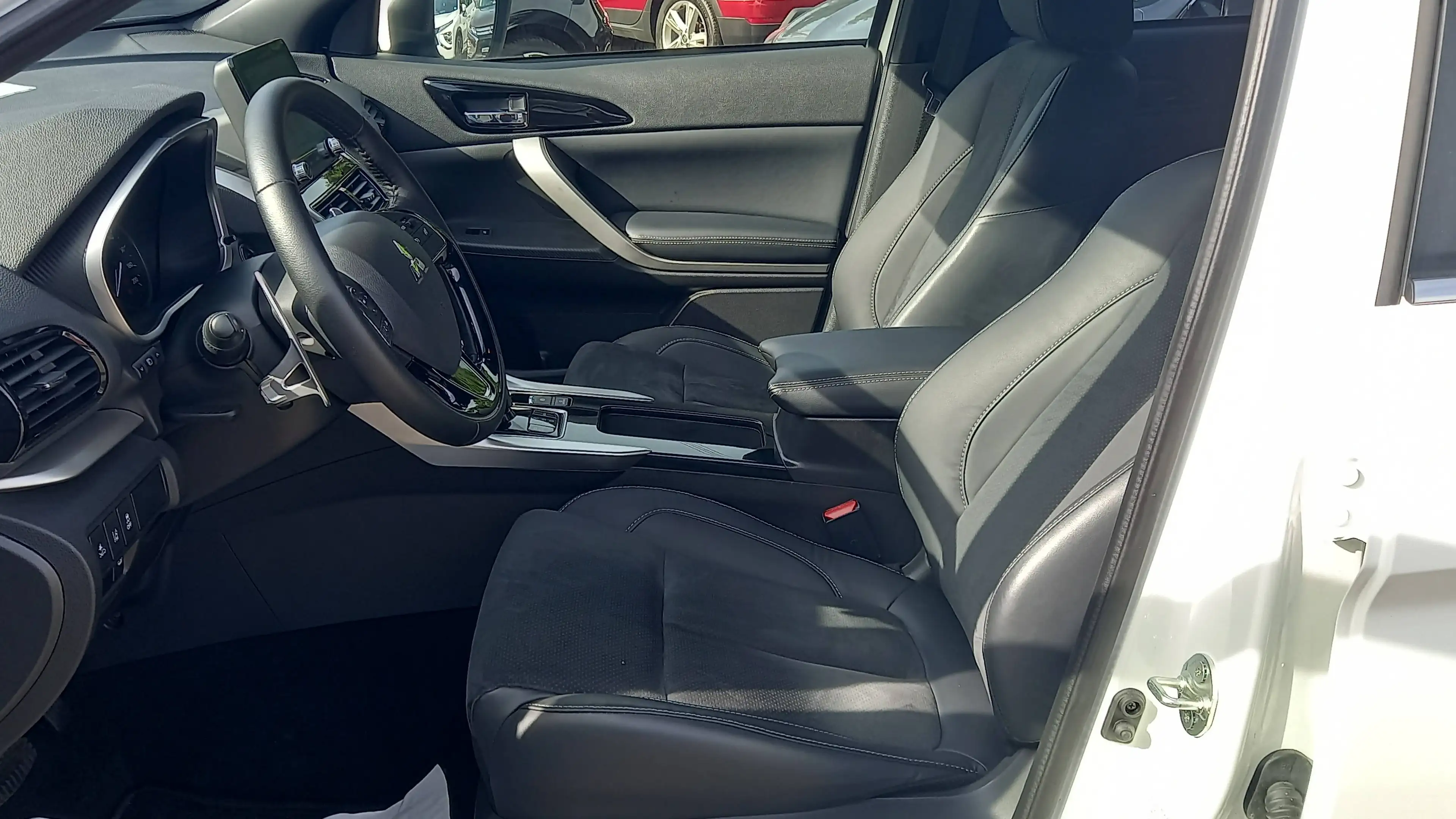 Mitsubishi Eclipse Cross Plus Hybrid 4WD — photo 8
