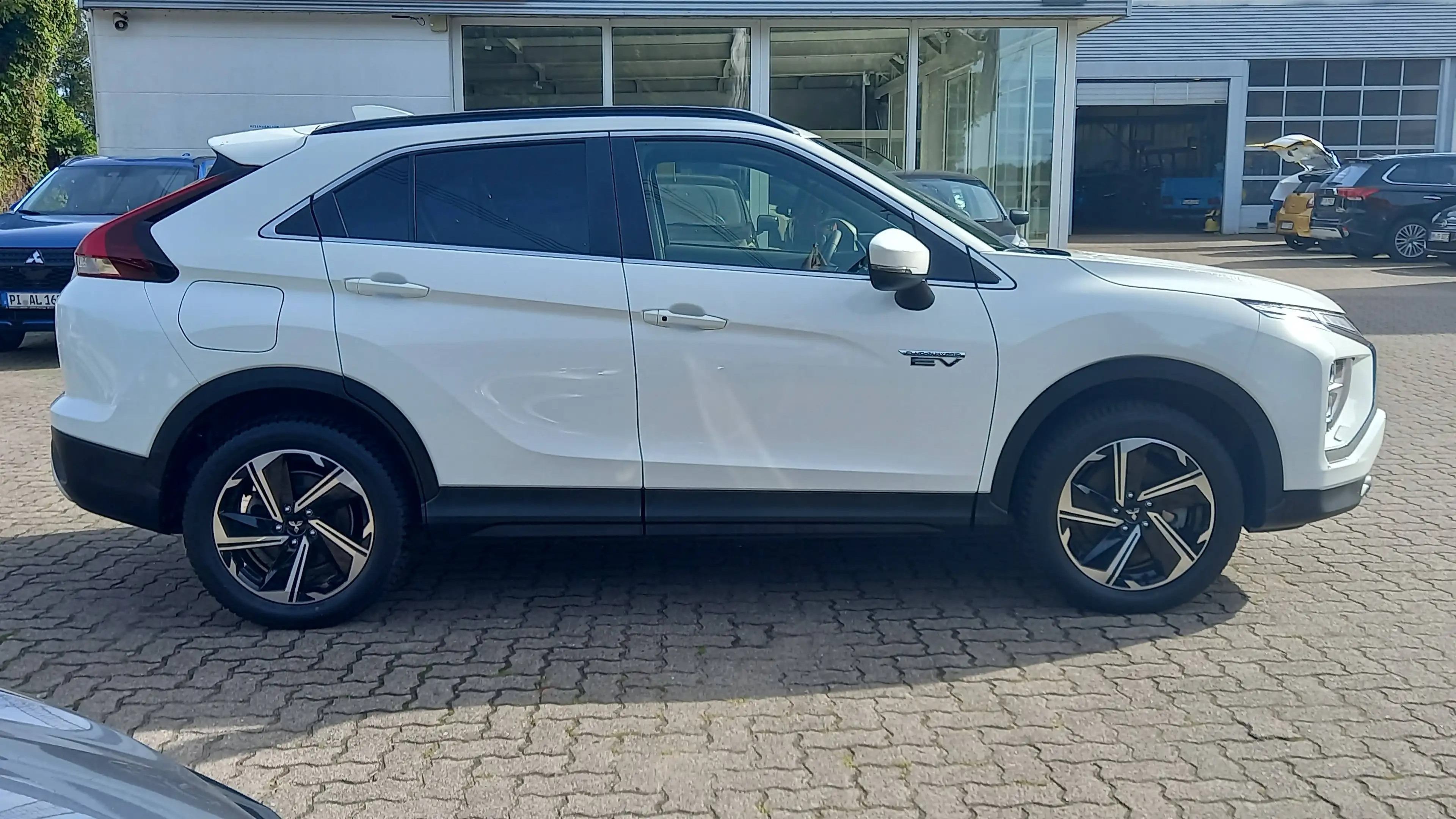 Mitsubishi Eclipse Cross Plus Hybrid 4WD — photo 5