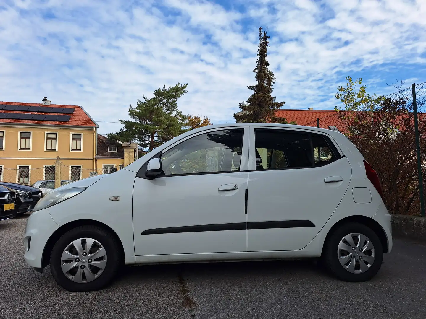 Hyundai i10 i10 1,1 Entry Weiß - 2