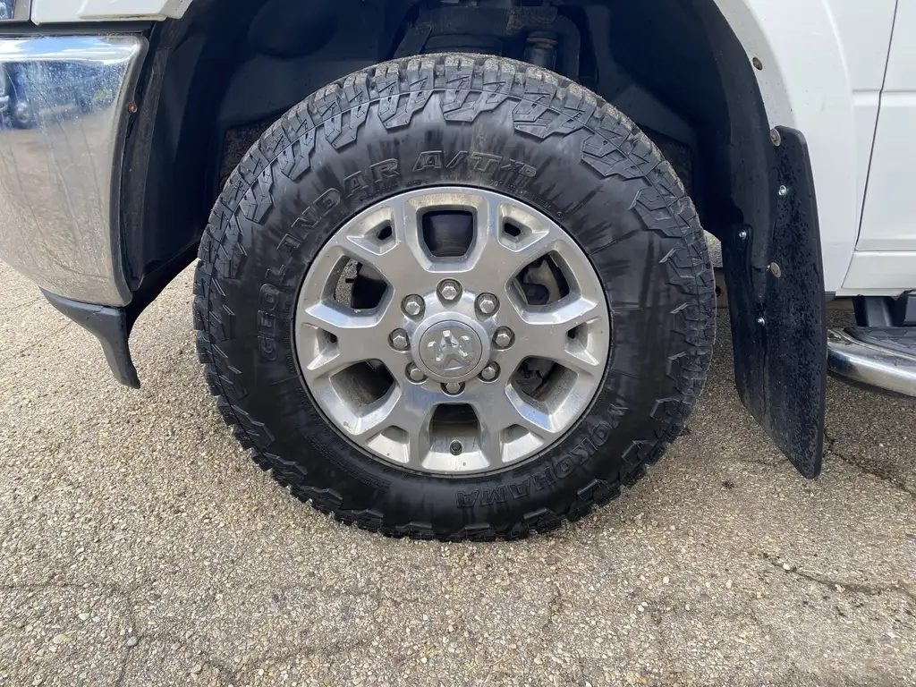 2019 RAM 3500 Laramie | Park-Sense | Reverse Cam | Remote Start — photo 3
