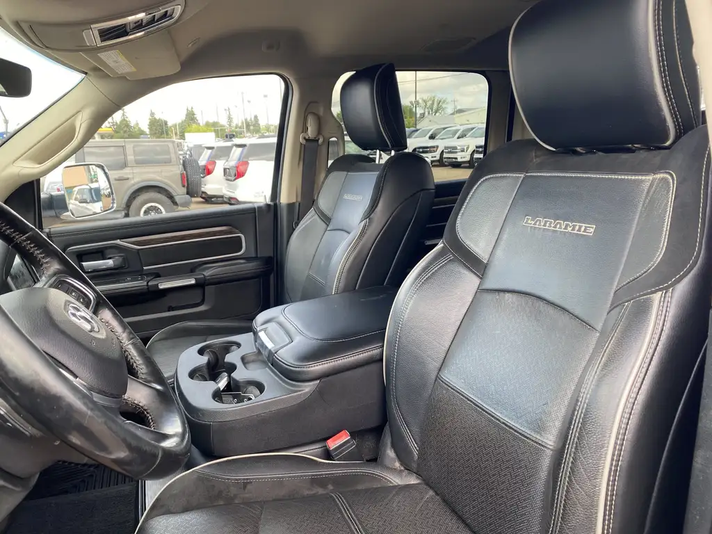 2019 RAM 3500 Laramie | Park-Sense | Reverse Cam | Remote Start — photo 7