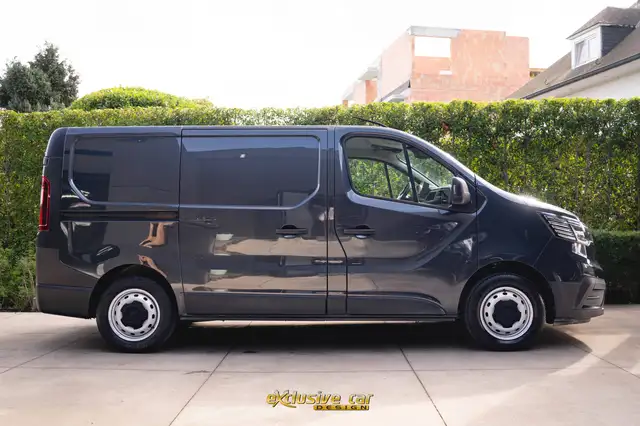 Renault Trafic view 4