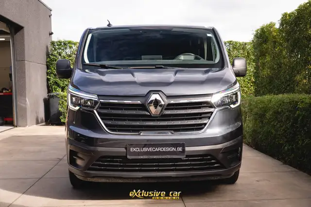 Renault Trafic view 2