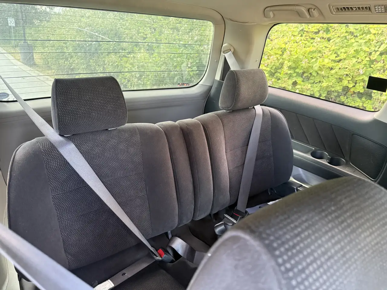 Toyota Alphard снимка Toyota Alphard