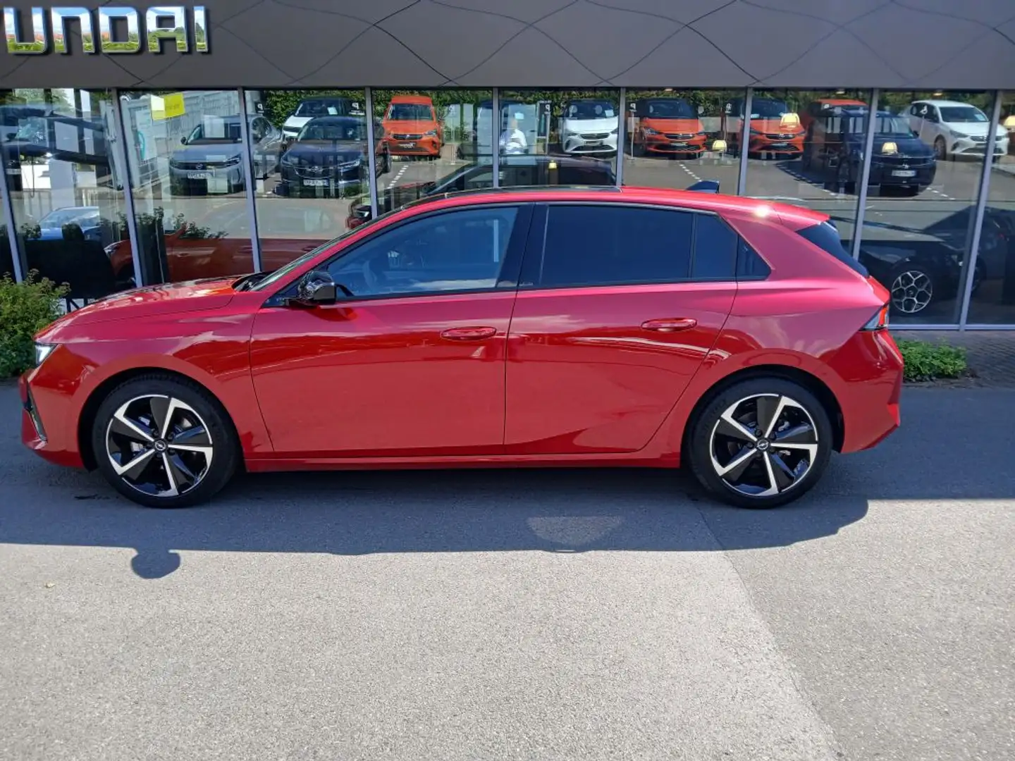 Opel Astra 1.2 Turbo Automatik GS Rood - 2