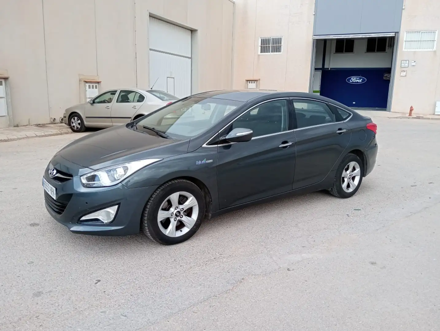 Hyundai i40 1.7CRDI Bluedrive City S Negro - 1