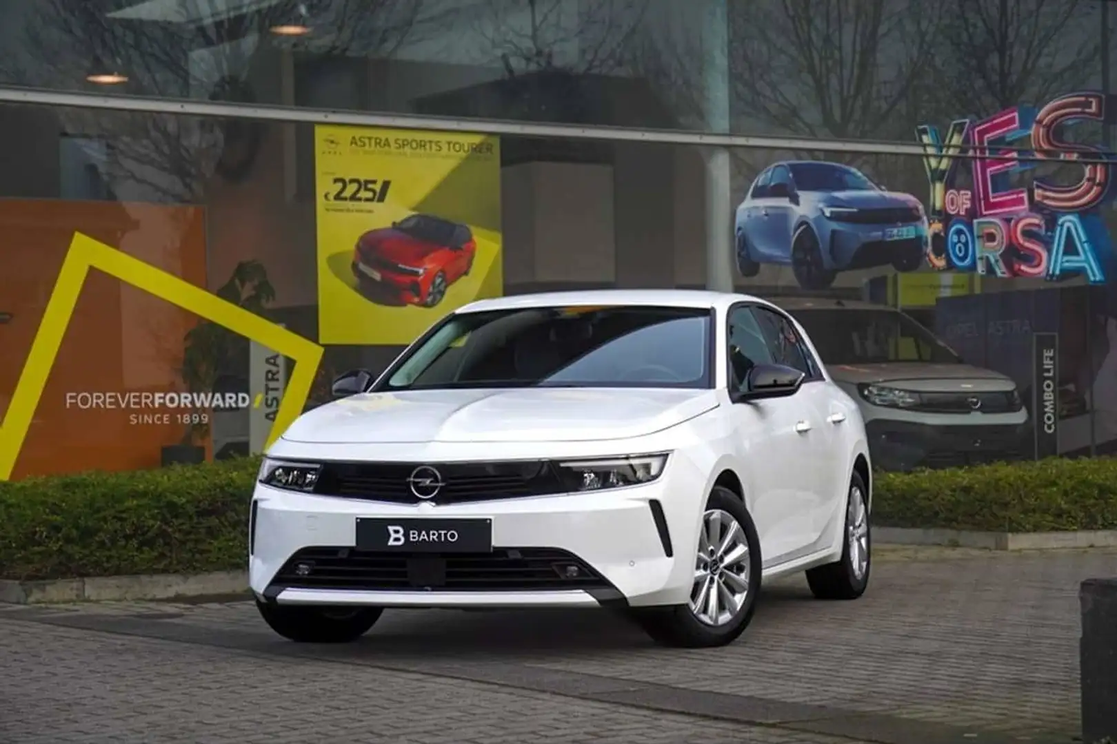 Opel Astra 130PK HDI - Navi - Drive assist plus - Nieuw! Wit - 1