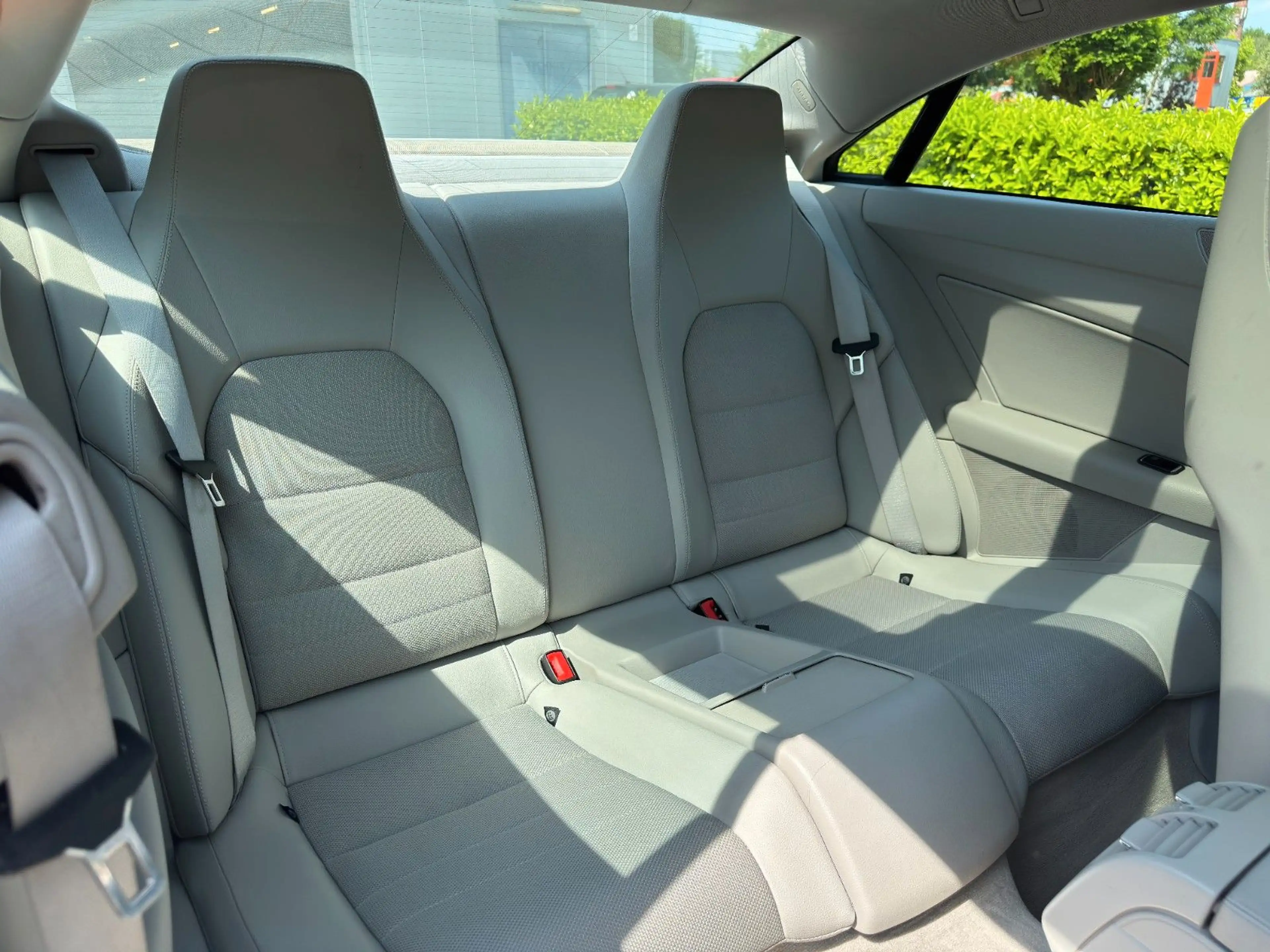 Mercedes-Benz E 350 Coupe CDI BlueEfficiency Navi* Panorama* — photo 15