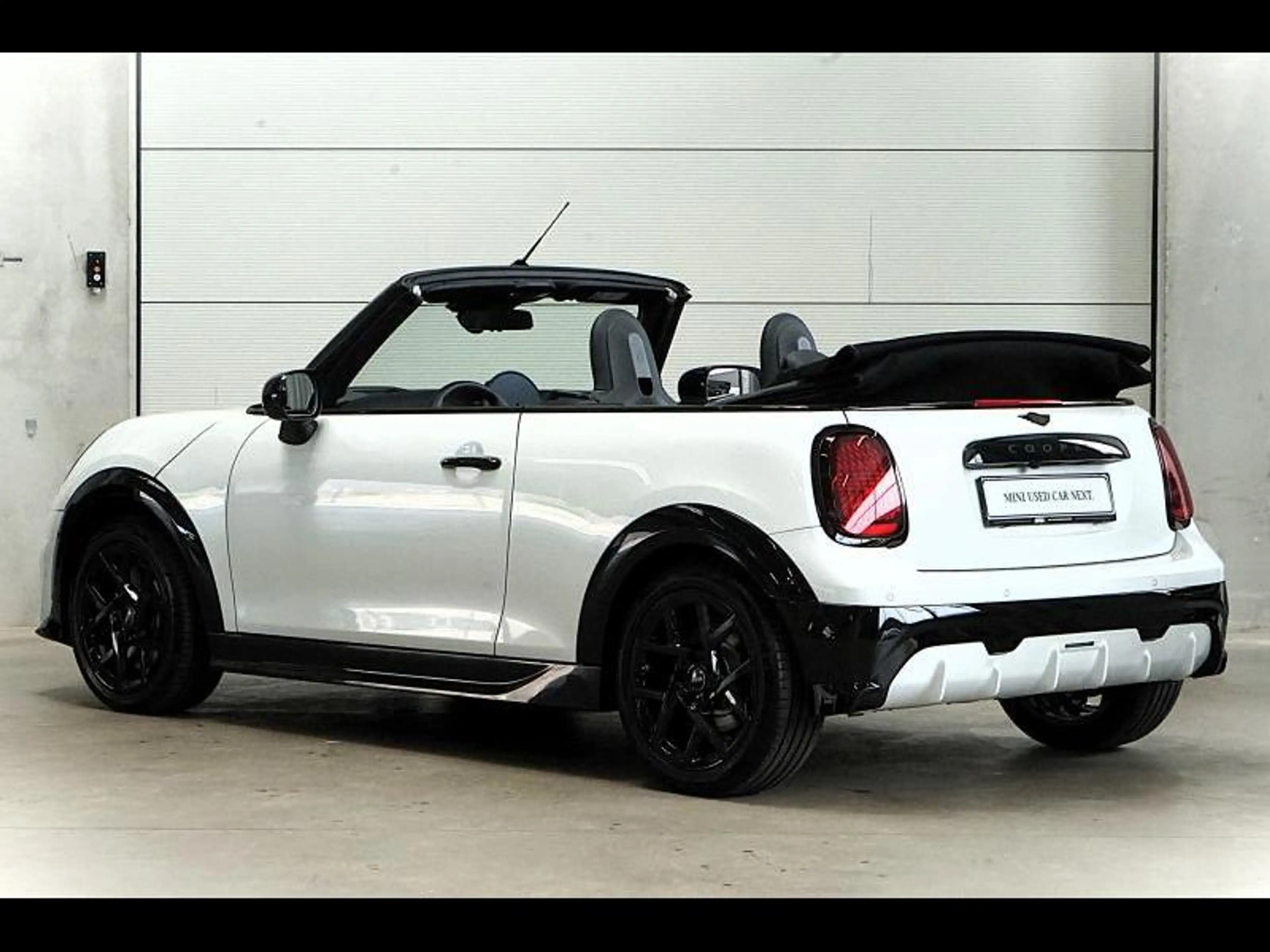 MINI Cooper Cabrio JCW PACK - NAVI - HARMAN-KARDON — photo 5