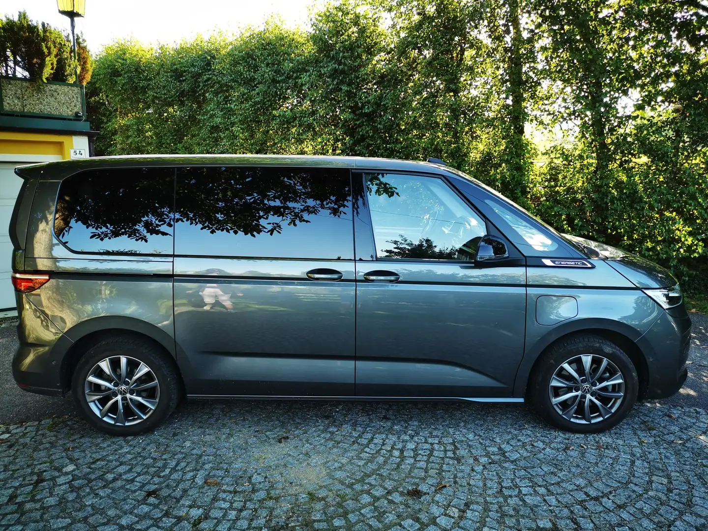 Volkswagen T7 Multivan 1,4 TSI Energetic eHybrid PHEV Automatik Grau - 1