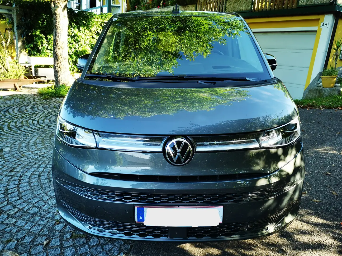 Volkswagen T7 Multivan 1,4 TSI Energetic eHybrid PHEV Automatik Grau - 2