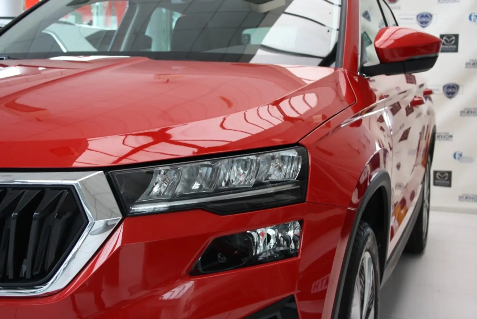 Skoda Karoq 1.5 TSI Style ACT Rojo - 2