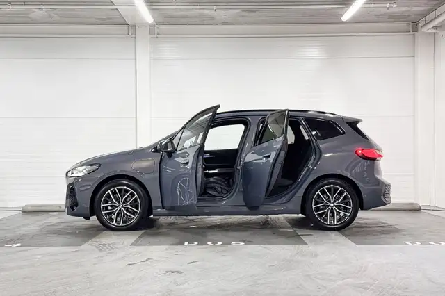BMW 2 Series view 3