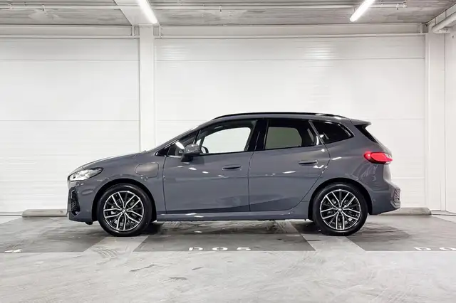 BMW 2 Series view 2