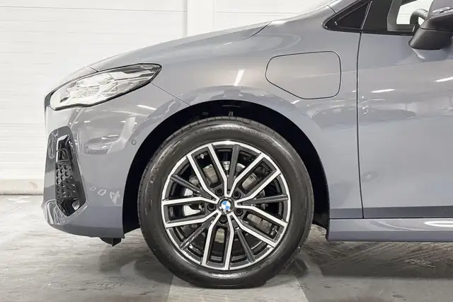 BMW 2 Series view 4