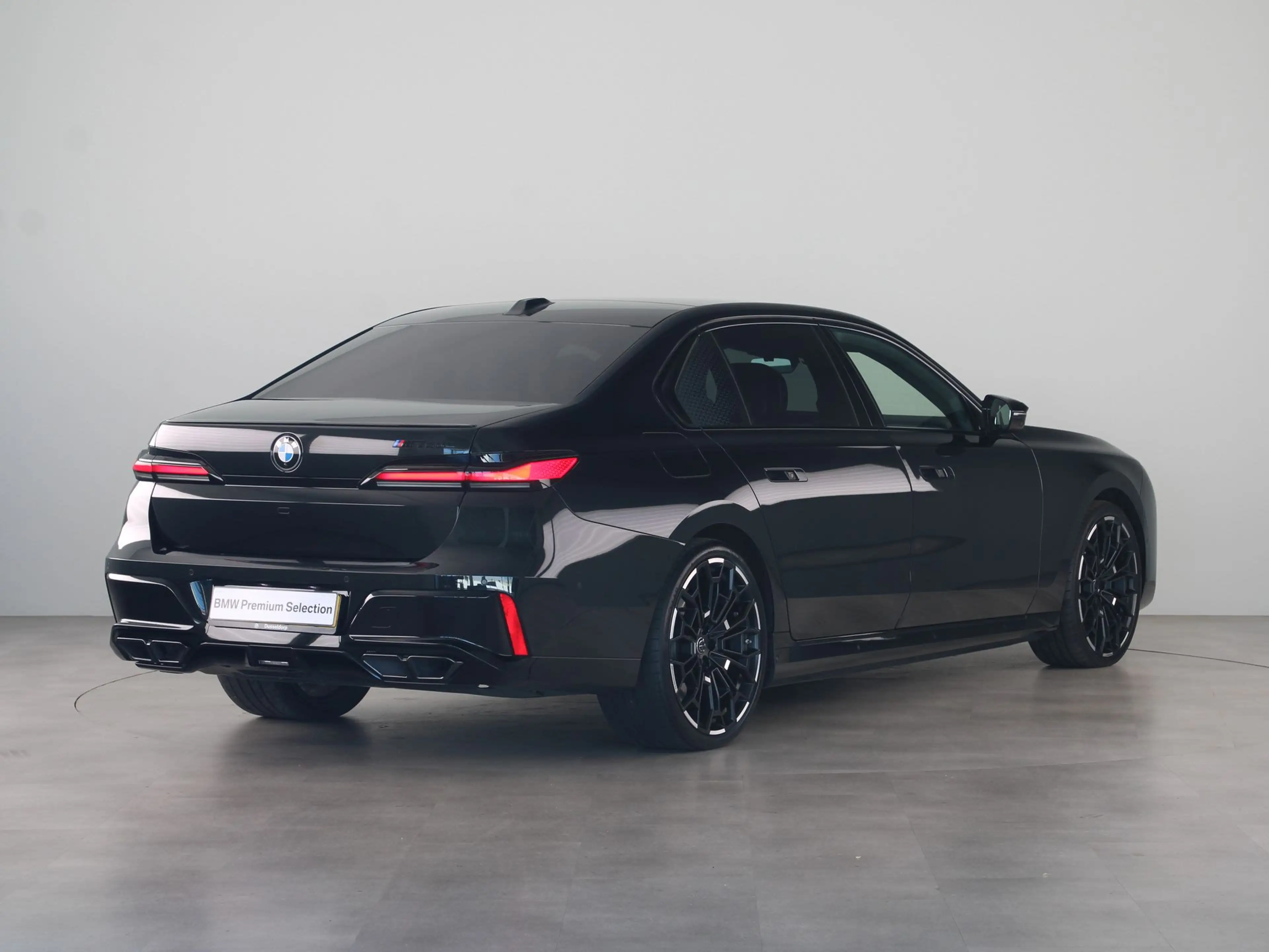 BMW 760 7 Serie M760e xDrive — photo 11