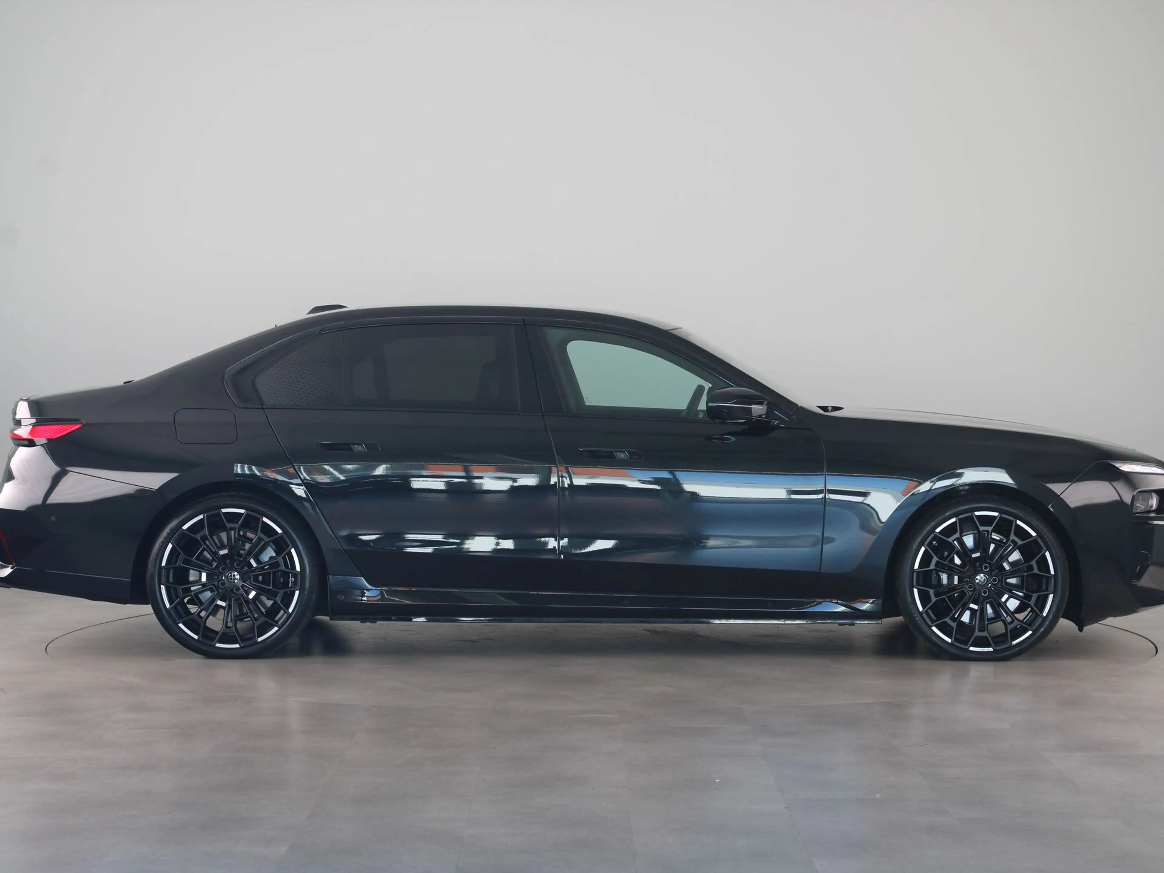 BMW 760 7 Serie M760e xDrive — photo 10