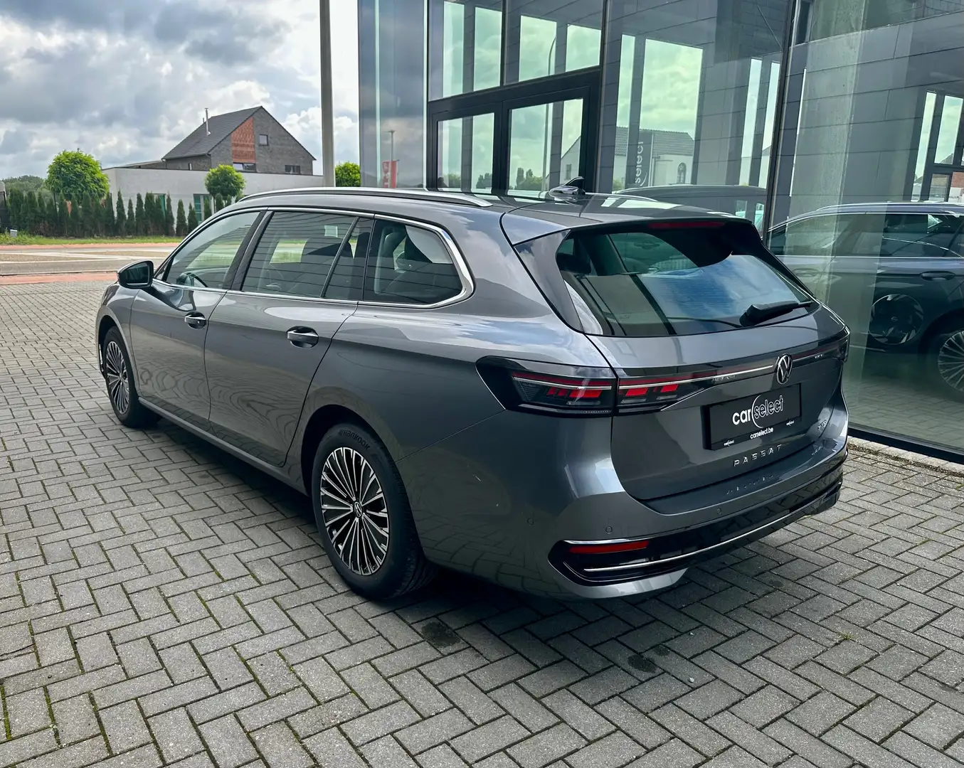 Volkswagen Passat Variant Passat Variant 1.5 e-TSI OPF DSG Elegance Grijs - 2