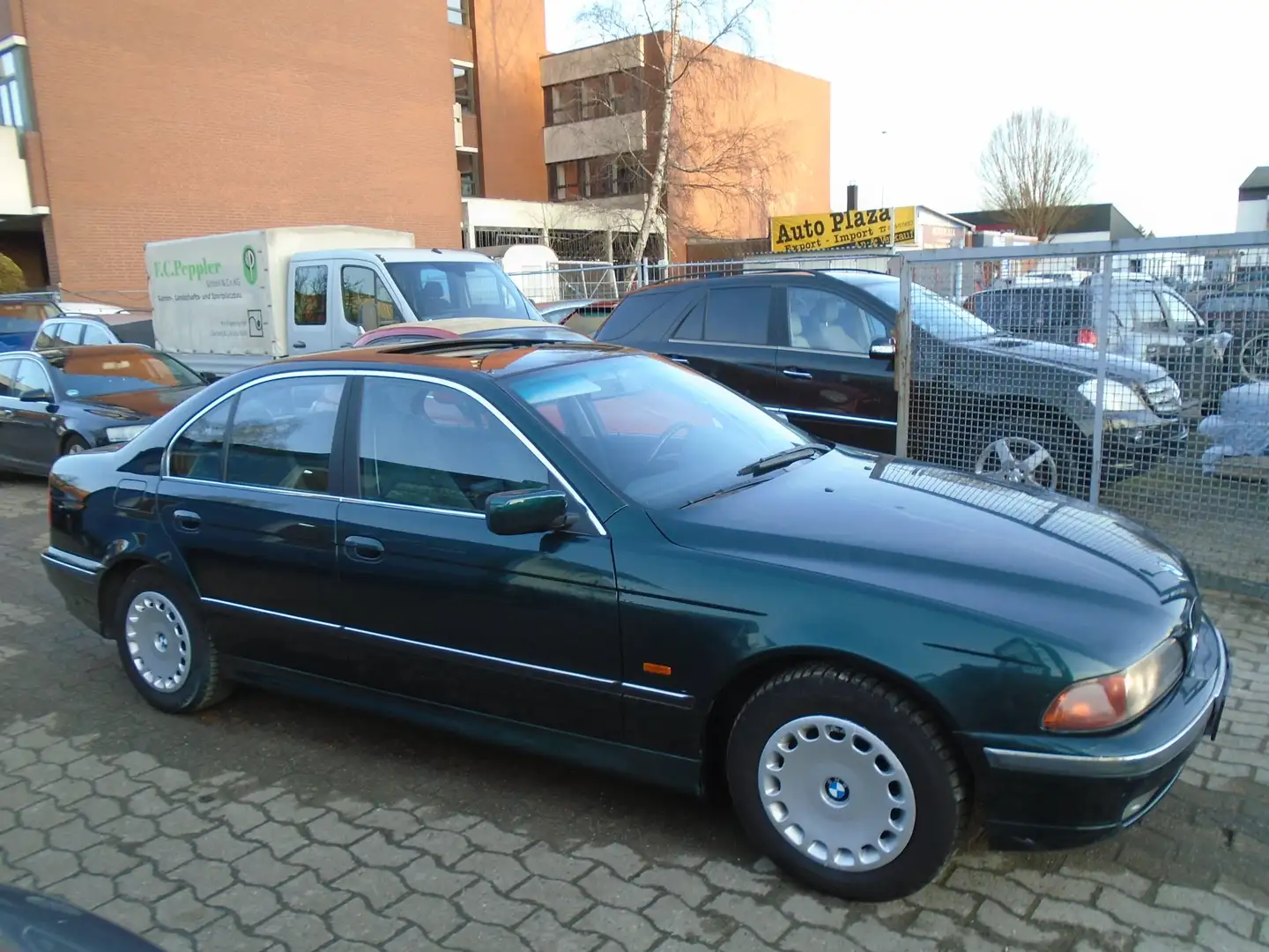 BMW 523 BMW 523 I 157000 KM -Schiebedach Grün - 2