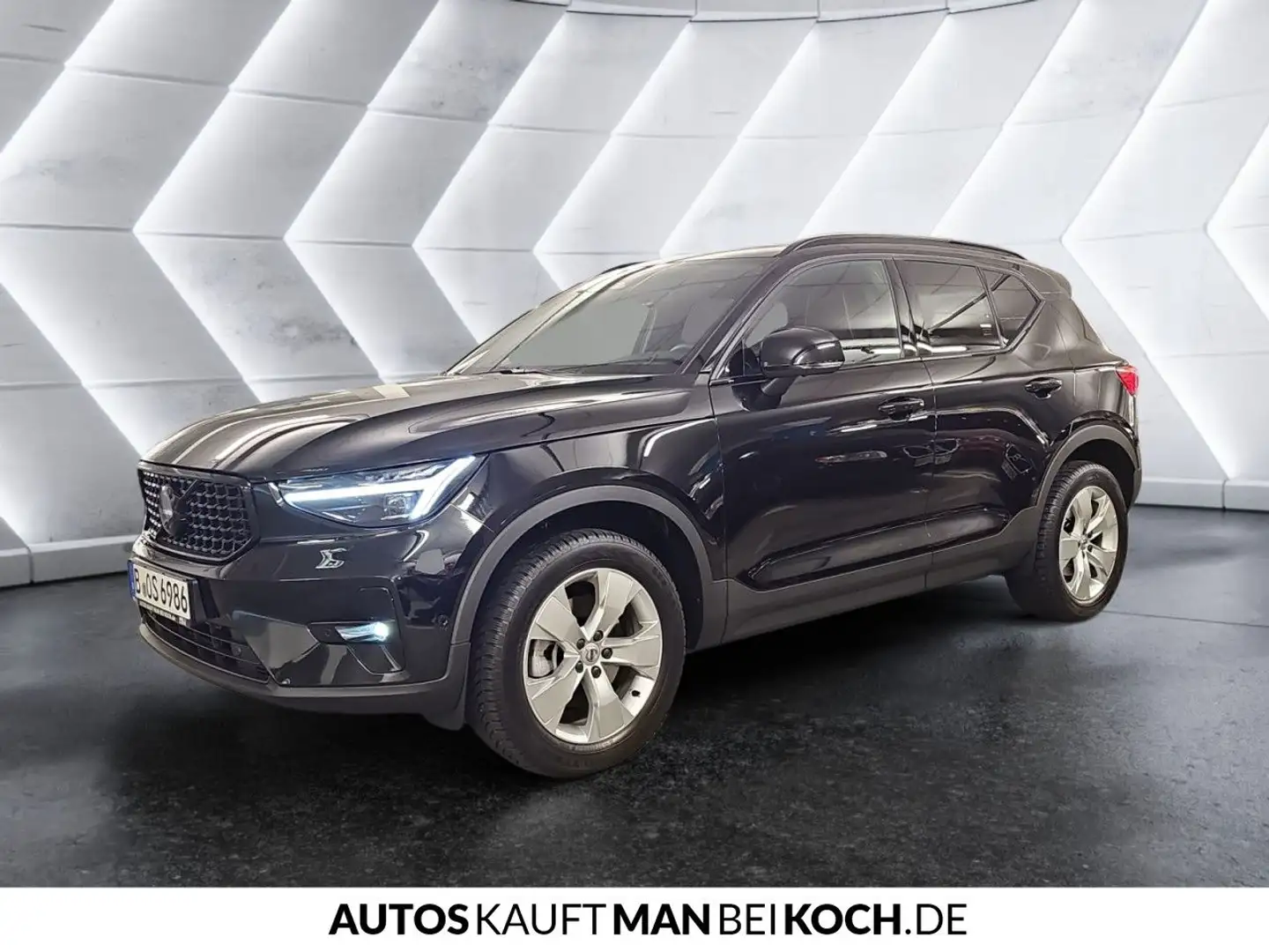 Volvo XC40 Black Edition B4 Mild-Hybrid Benzin Ultra Schwarz - 2