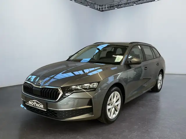 Skoda Octavia view 2