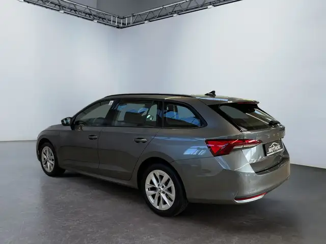 Skoda Octavia view 4