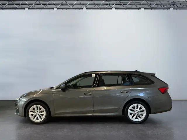 Skoda Octavia view 3