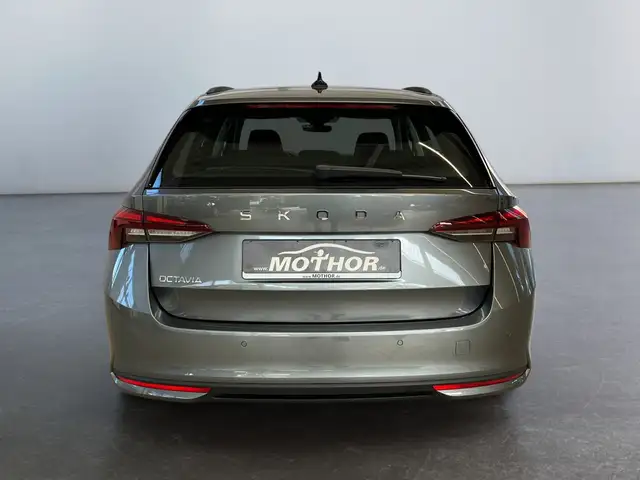 Skoda Octavia view 5