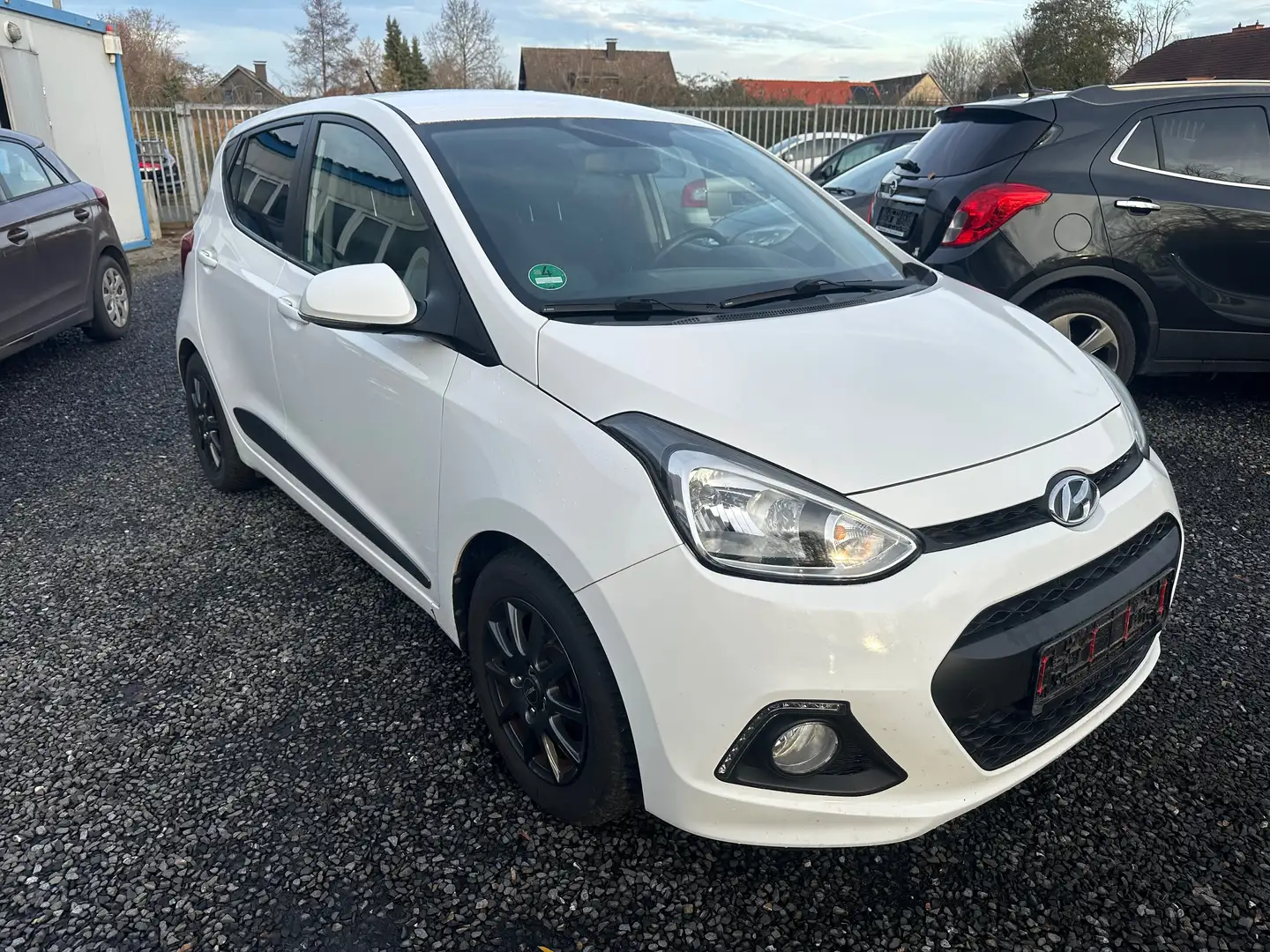 Hyundai i10 YES! White - 1