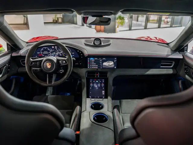 Porsche Taycan view 11